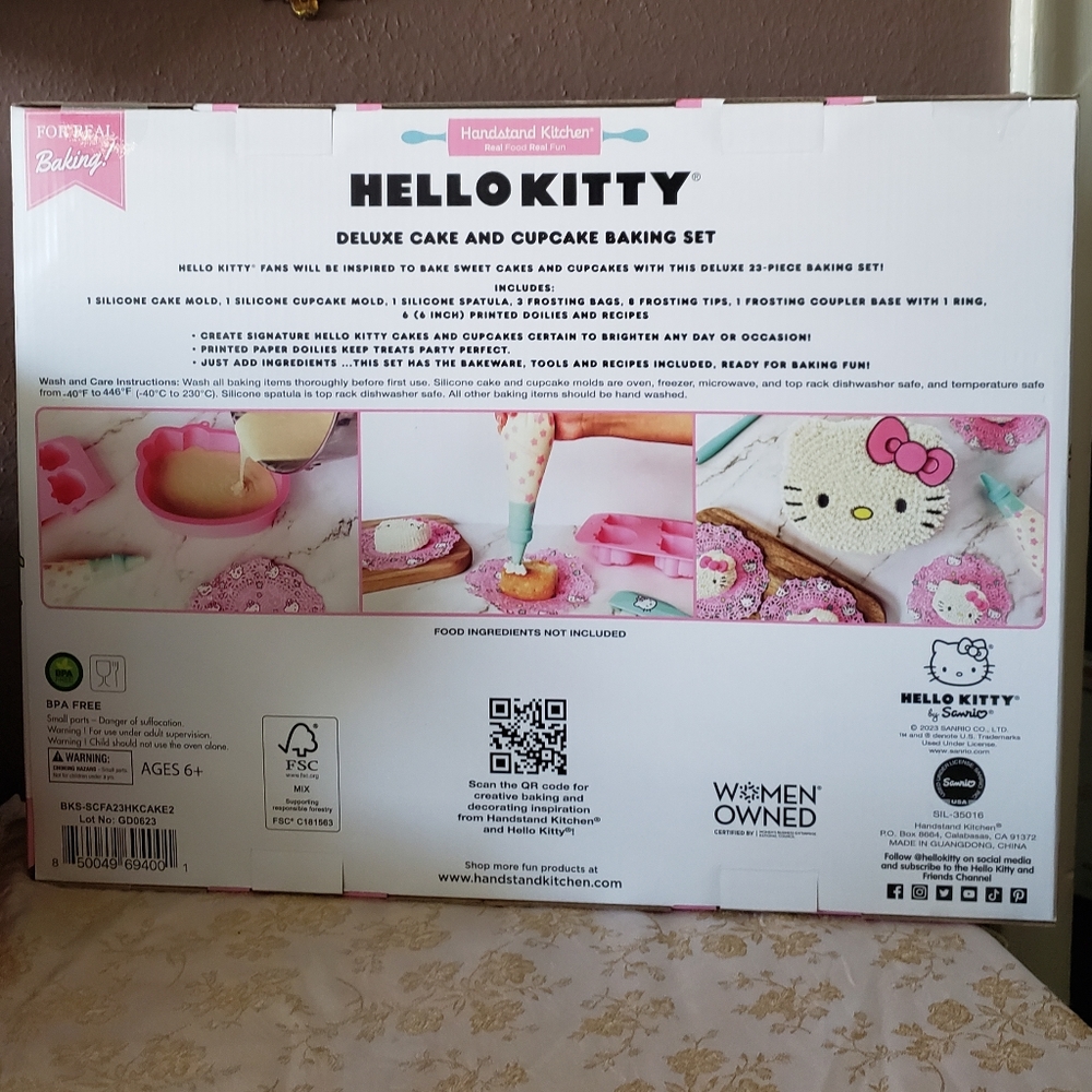 Hello Kitty Baking Set 🎀 - Picture 2 of 3